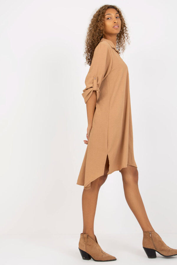 Sukienka Model DHJ-SK-16328.33 Camel - Italy Moda - obrazek 3