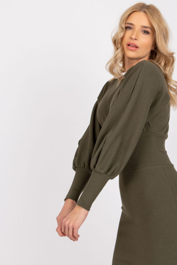 Sukienka Model RV-SK-6079.65 Khaki - Rue Paris - obrazek 4