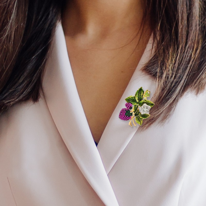 Broszka ozdobna kryształki dżetowa poziomki BZ196