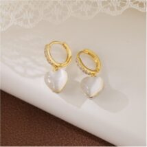 Kolczyki ze stali szlachetnej platerowane 14k złotem, masa perłowa SERCE KST3332