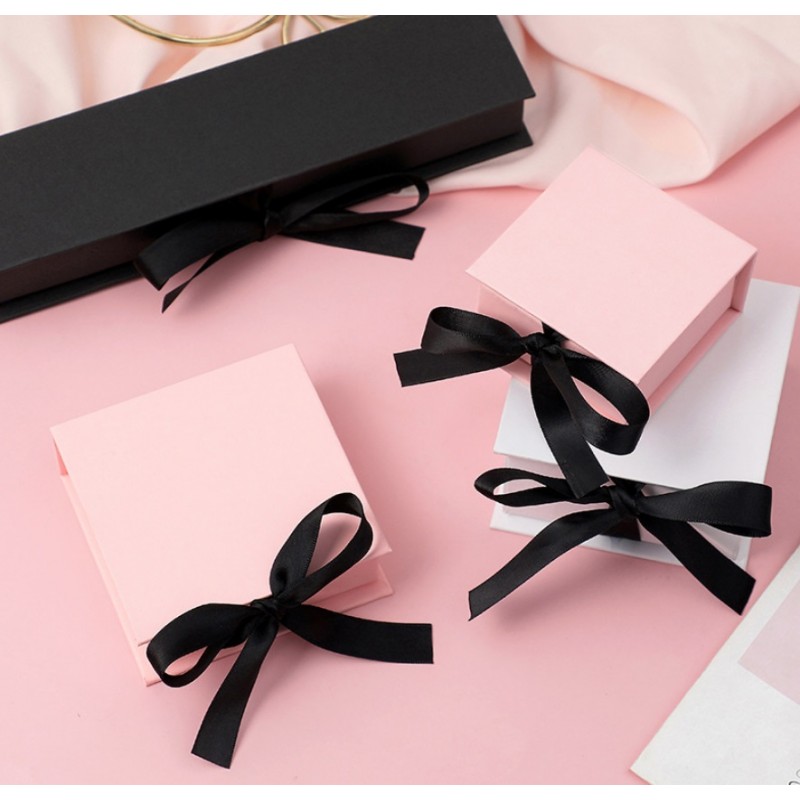 PUDEŁKO OZDOBNE na zestaw BIŻUTERII, NASZYJNIK 10x10x3,5 cm PDOZ26R - obrazek 3