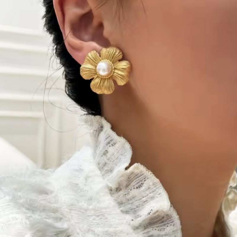 Kolczyki KWIATY ze stali szlachetnej platerowane 14k złotem, sztyft perły KST3323 - obrazek 4