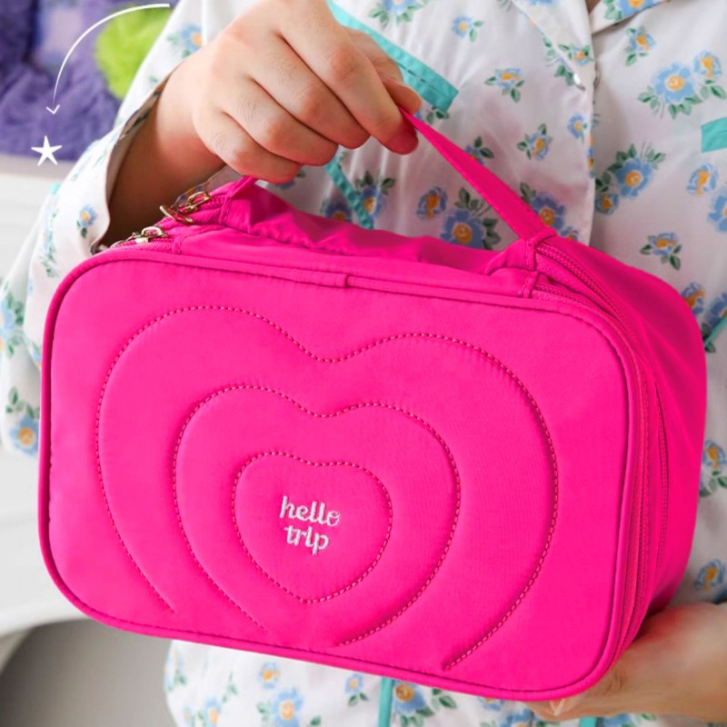 Kosmetyczka damska pikowana kuferek z rączką 24 x 9 x 15 cm KS132R - obrazek 6