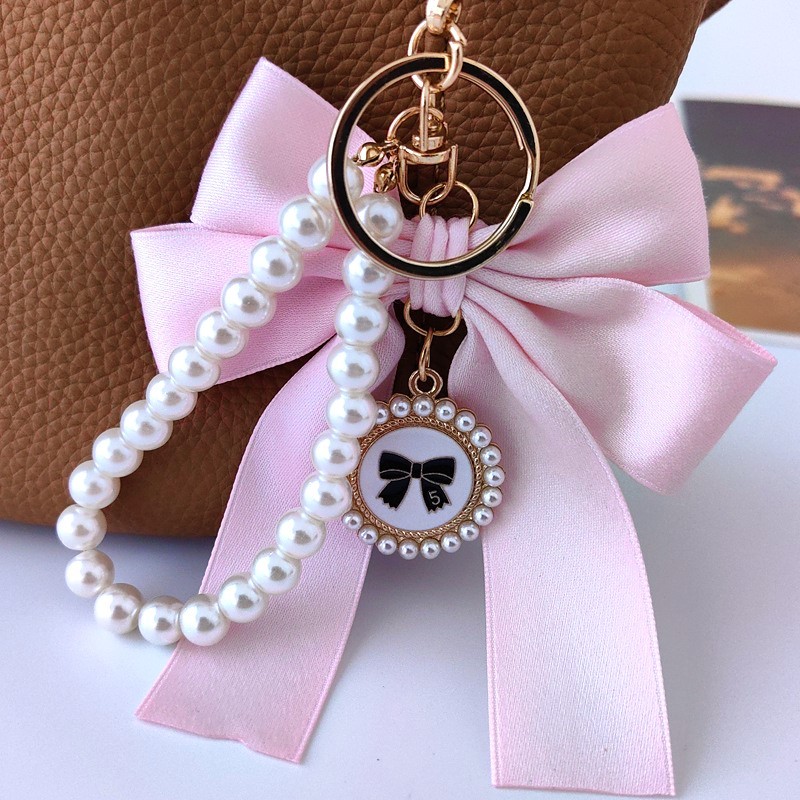 Brelok do kluczy z różową KOKARDĄ i perłami BRL362R - obrazek 3