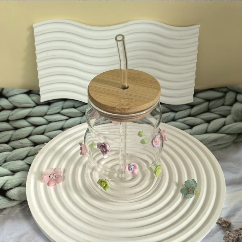 Szklanka z falowanymi ściankami i kwiatkami 450 ml ze słomką i pokrywką SZK164 - obrazek 4