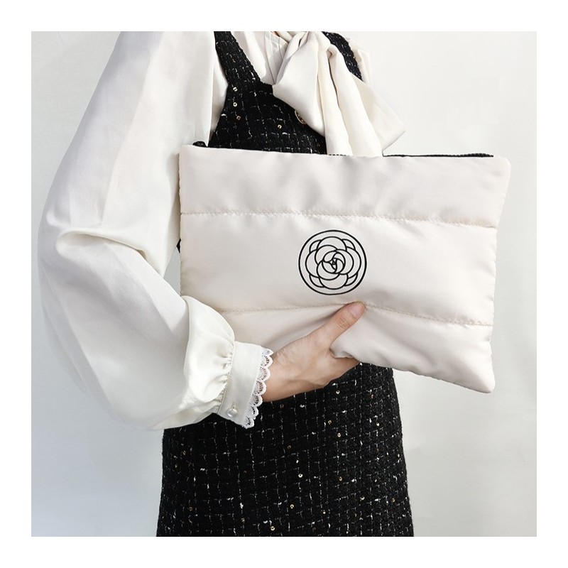 Kosmetyczka damska pikowana duża, wodoodporna biała 22 x 31cm KS144B - obrazek 3