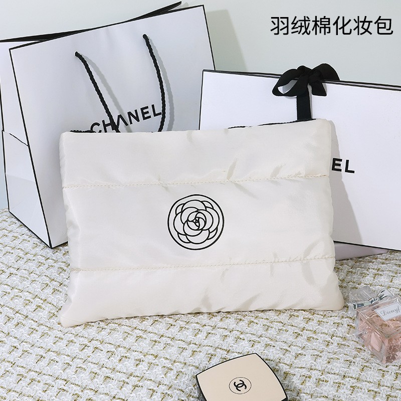 Kosmetyczka damska pikowana duża, wodoodporna biała 22 x 31cm KS144B - obrazek 7