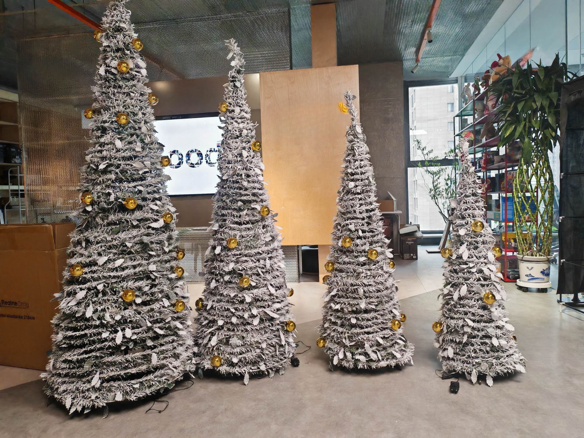 Choinka Świąteczna Udekorowana Ozdobna Gotowa Składana 120cm Lampki Bombki - obrazek 11