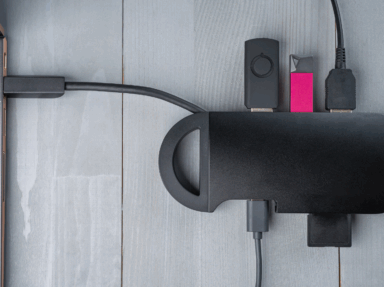 Jak zbudować mobilne biuro: akcesoria, które zmienią laptop w wygodną stację pracy? – Przemyśl