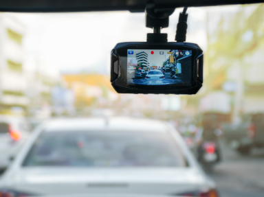 Jak wyposażyć auto w praktyczne akcesoria, które naprawdę ułatwiają codzienną jazdę? – Legnica