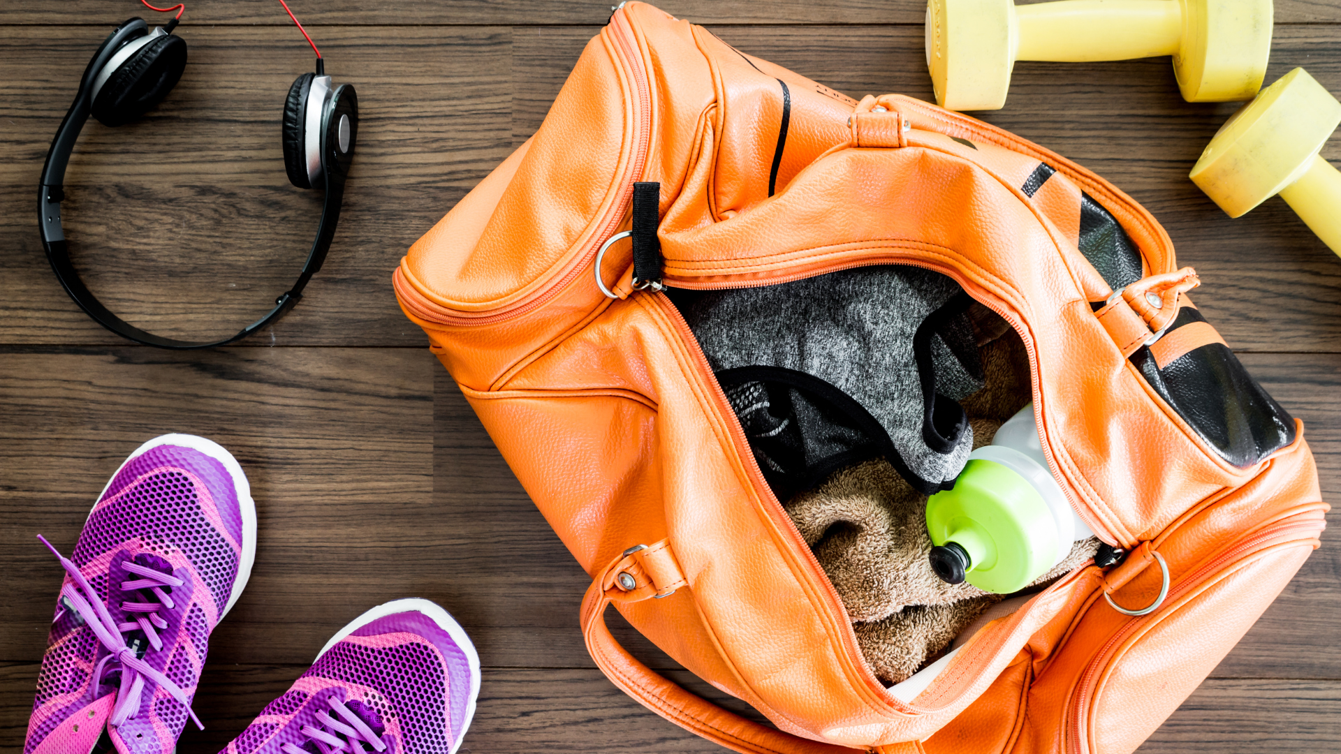 Nerka sportowa noszona na biodrach w stylu street