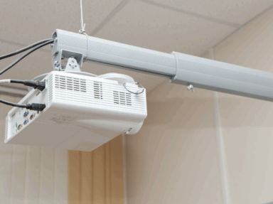 Jak zbudować budżetowe domowe kino: projektor, dźwięk i akcesoria bez remontu? – Opole