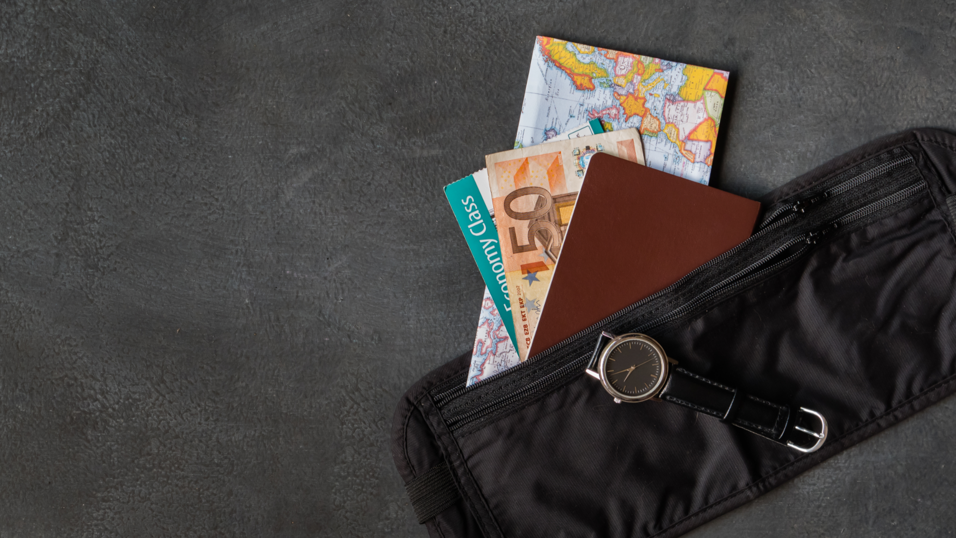 Pasek money belt pod koszulką – dyskretne ujęcie boczne