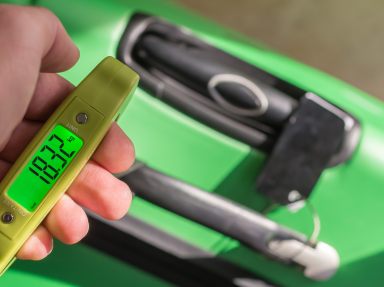 Jak spakować lekki plecak na citybreak must-have akcesoria do podróży w stylu „carry-on”? – Warszawa