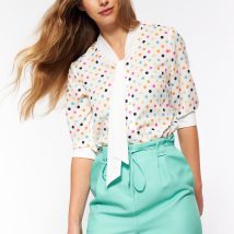 Subtelna bluzka z wiązaniem B140 Ecru/Yellow – Nife