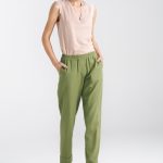 Bluzka bez rękawów z dekoltem V B161 Beige - Nife - obrazek 3