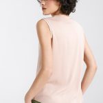 Bluzka bez rękawów z dekoltem V B161 Beige - Nife - obrazek 4