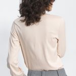 Beżowa bluzka z długim rękawem na stójce B156 Beige - Nife - obrazek 4