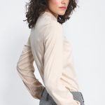 Beżowa bluzka z długim rękawem na stójce B156 Beige - Nife - obrazek 5
