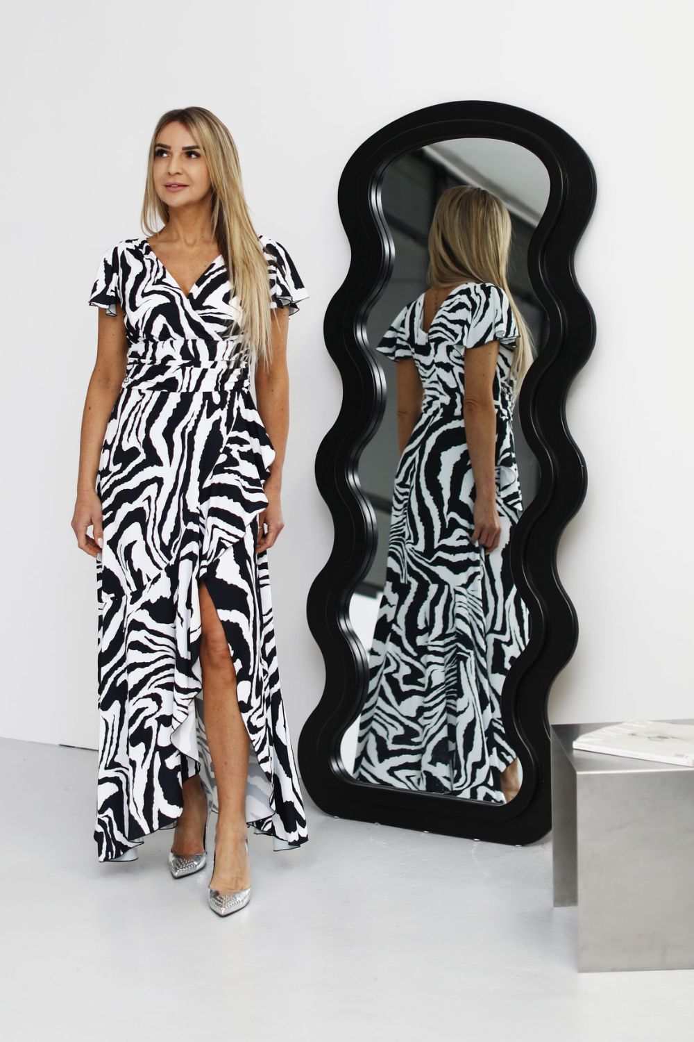 Sukienka Model Soe Zebra - Jersa