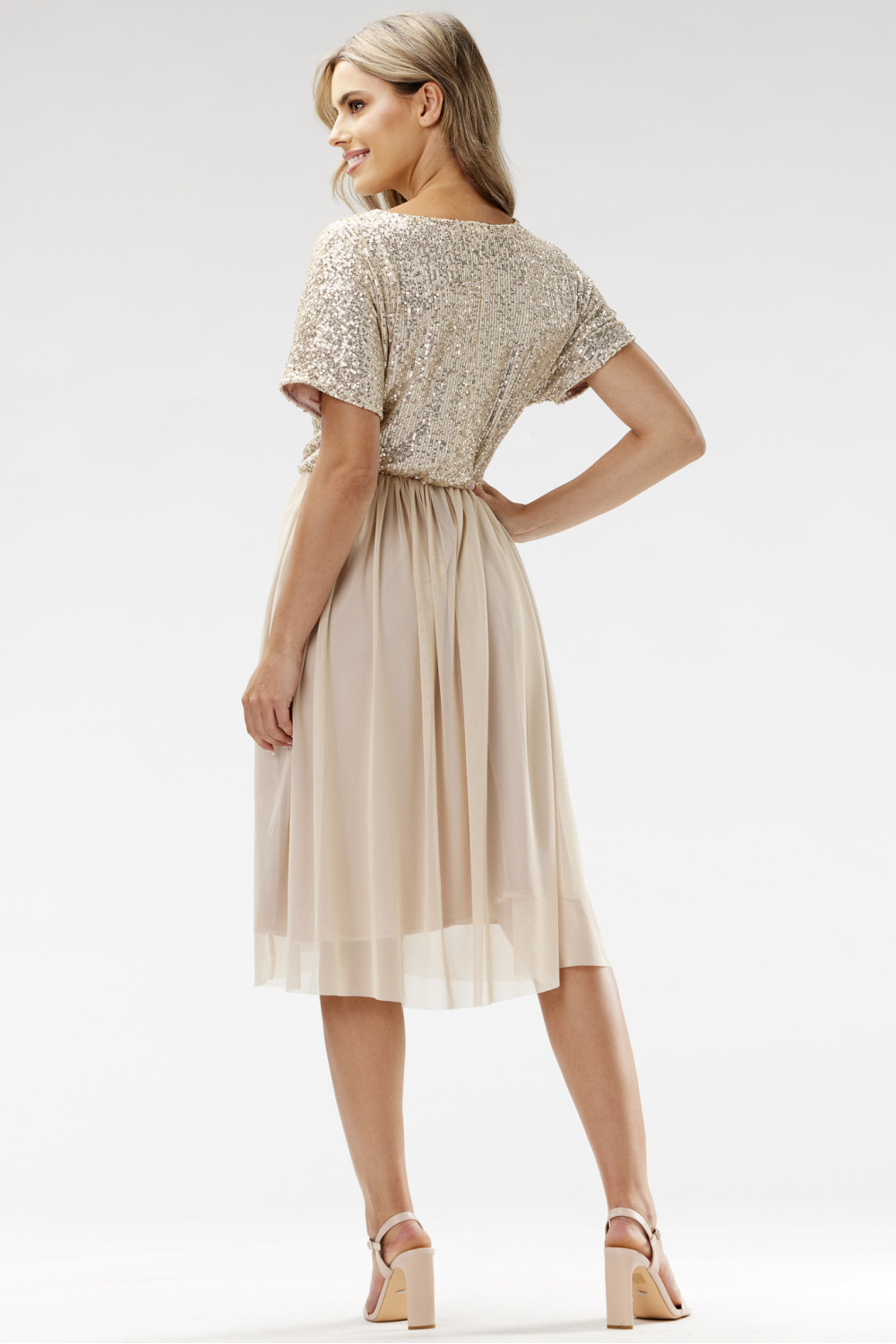 Sukienka Model A689 Beige - awama - obrazek 4