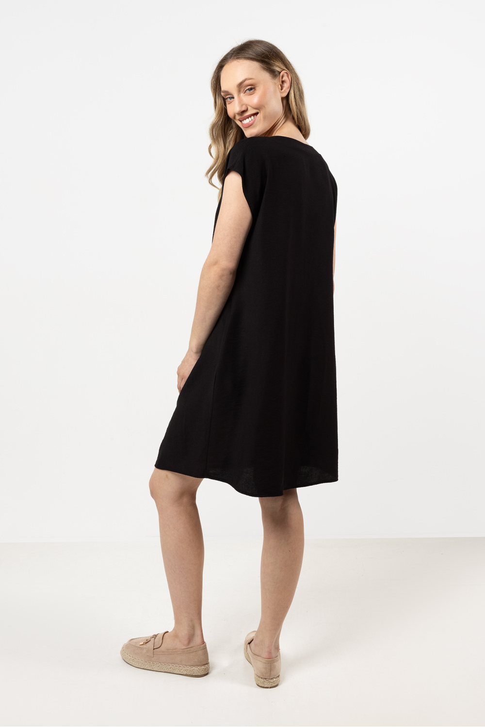 Sukienka Model A731 Black - awama - obrazek 4