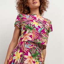 Bluzka Model T408 Liście na fioletowym tle – Tessita