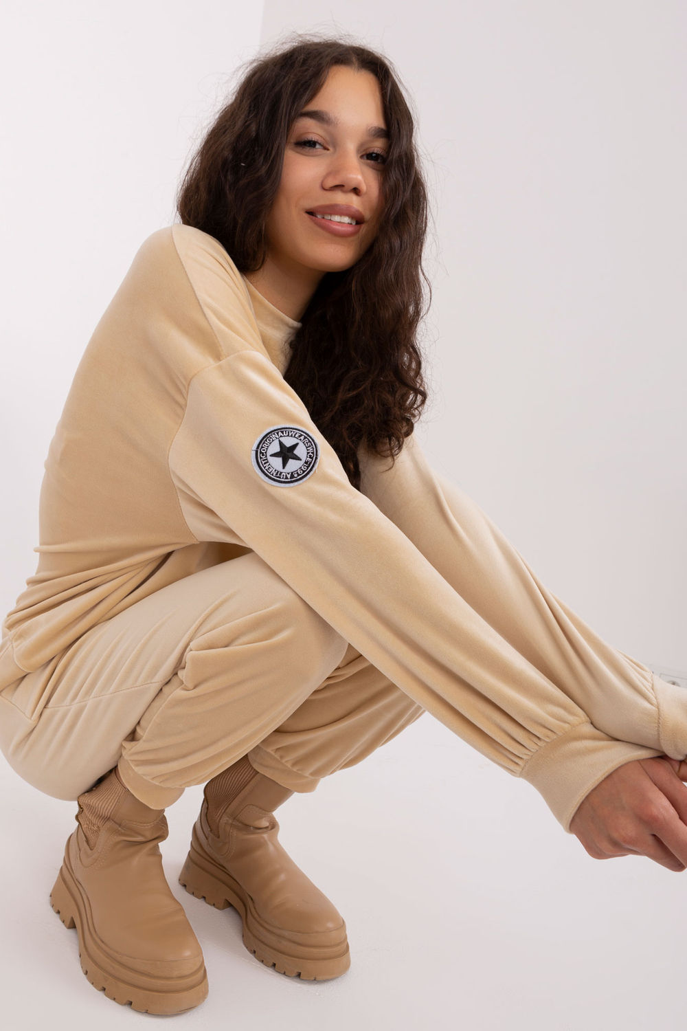 Spodnie Komplet Model DHJ-KMPL-8328.97 Beige - Italy Moda - obrazek 3