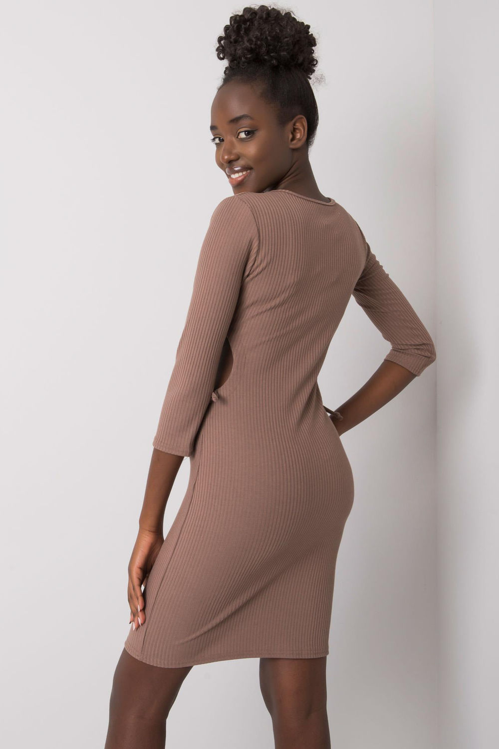 Sukienka Model LK-SK-508687.17P Dark Beige - Lakerta - obrazek 4