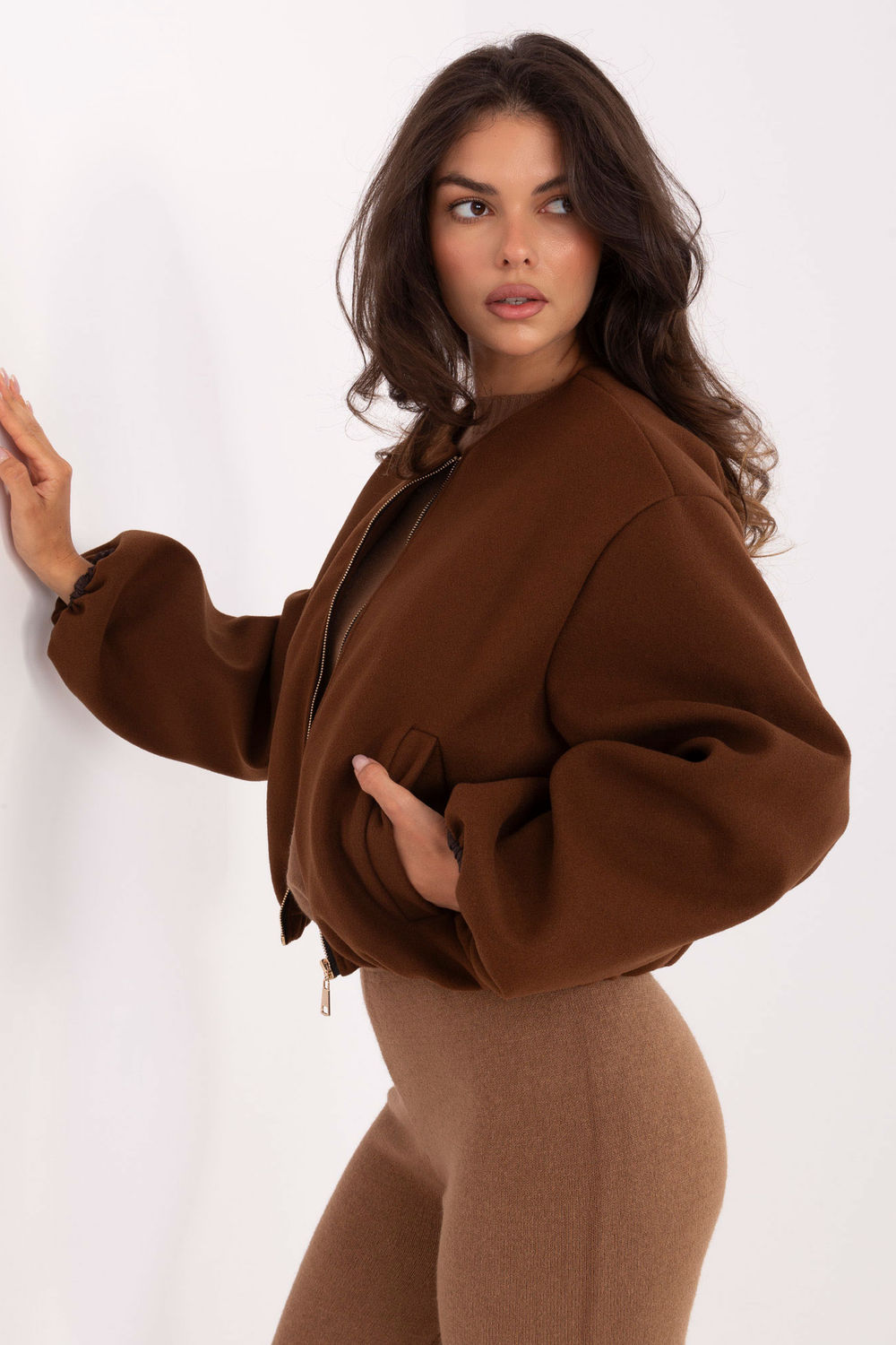 Kurtka Damska Model IT-KR-A8612.46 Brown - Rue Paris - obrazek 3