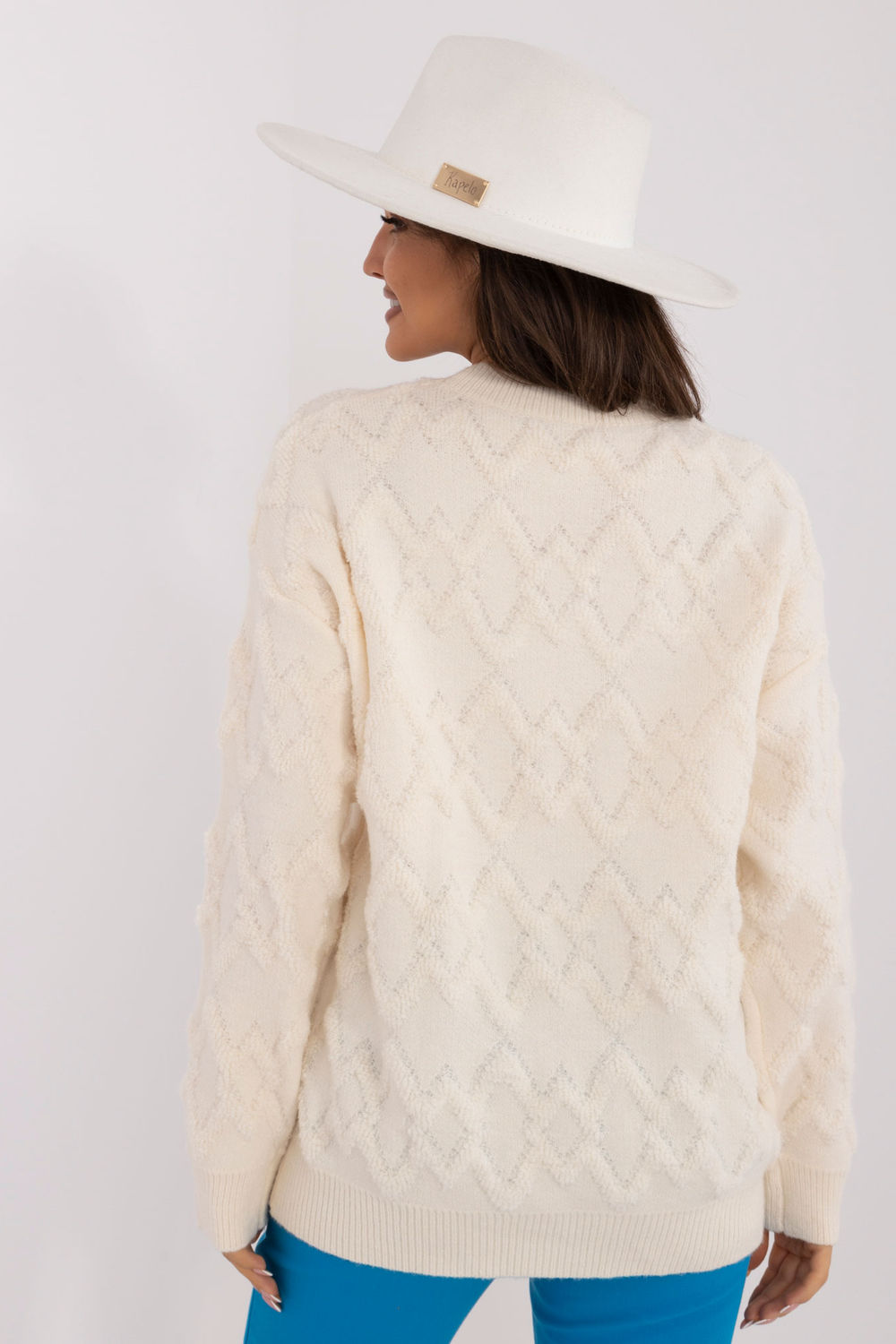 Sweter Damski Model AT-SW-2361.61 Ecru - AT - obrazek 4
