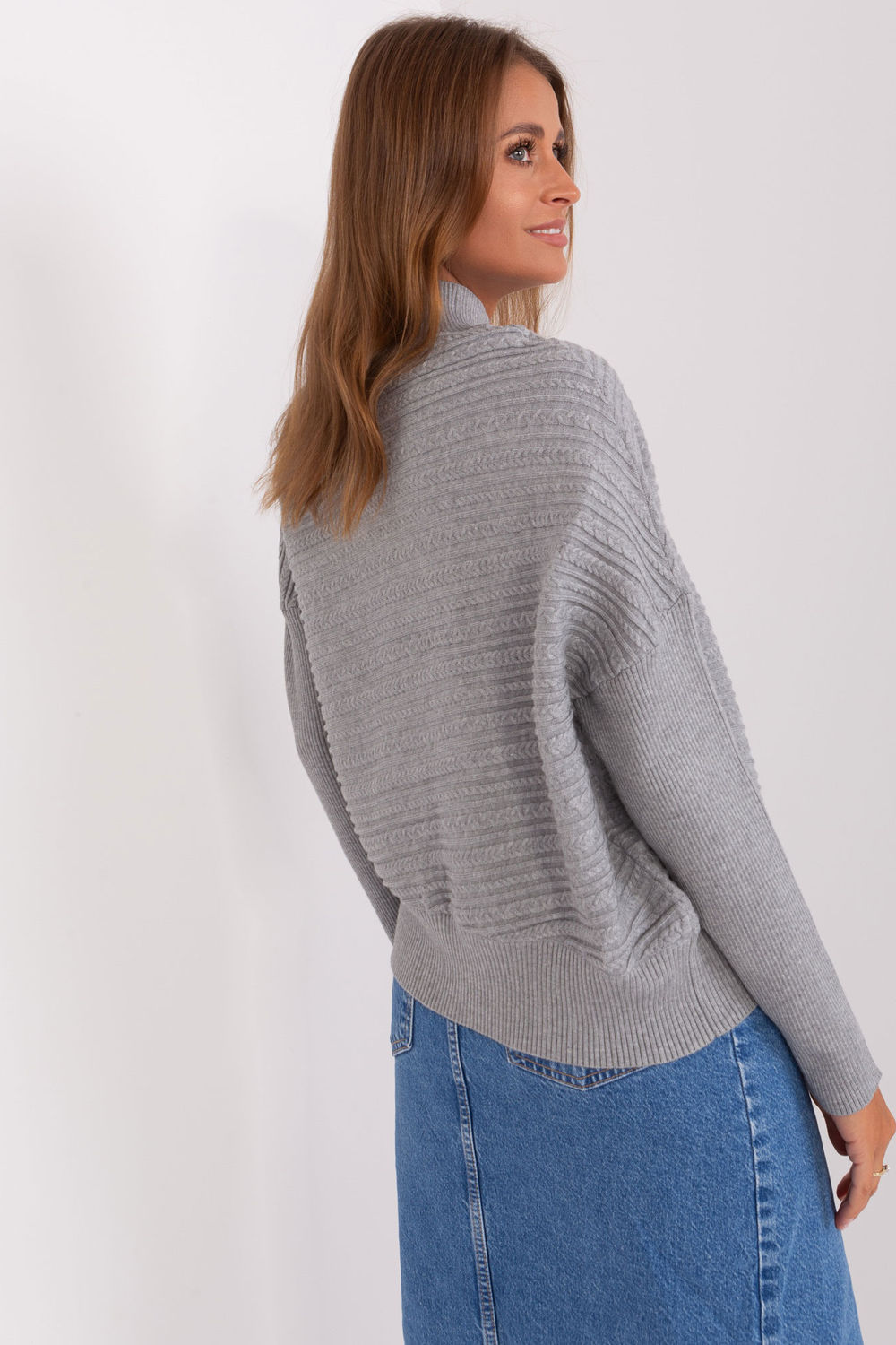 Sweter Damski Model AT-SW-2368.36X Grey - AT - obrazek 4