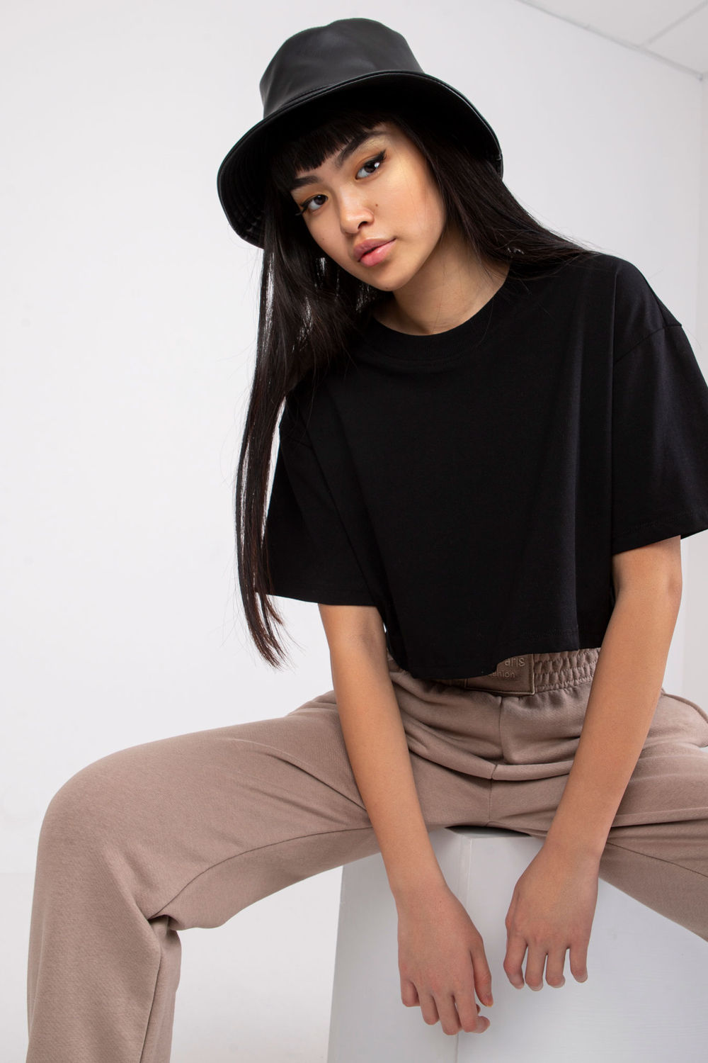 T-shirt Damski Model RV-TS-7541.06 Black - BFG - obrazek 3