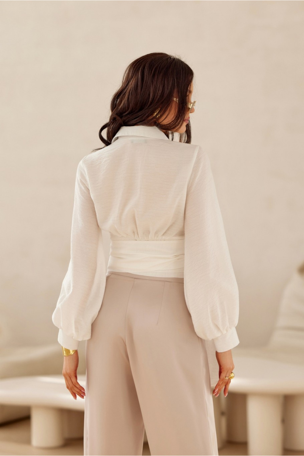 Bluzka Model Bella EKR BLU0205 Ecru - Roco Fashion - obrazek 4