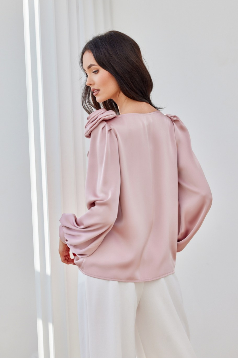 Bluzka Model Evelyn ROZ BLU0194 Pink - Roco Fashion - obrazek 4