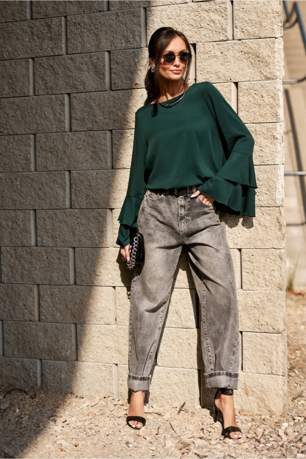 Bluzka Model Camila BUT BLU0218 Bottle Green - Roco Fashion - obrazek 3