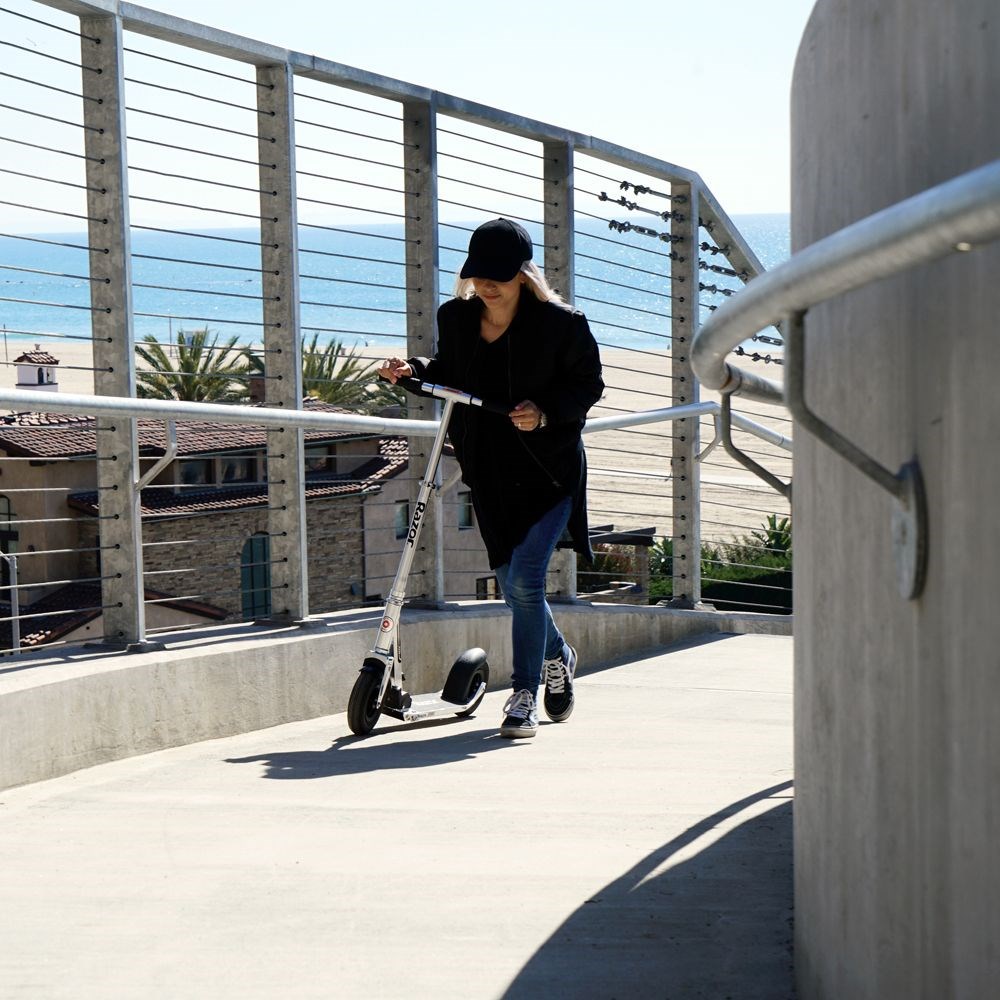 Hulajnoga Razor A5 Lux 13073001 (kolor srebrny) - obrazek 4