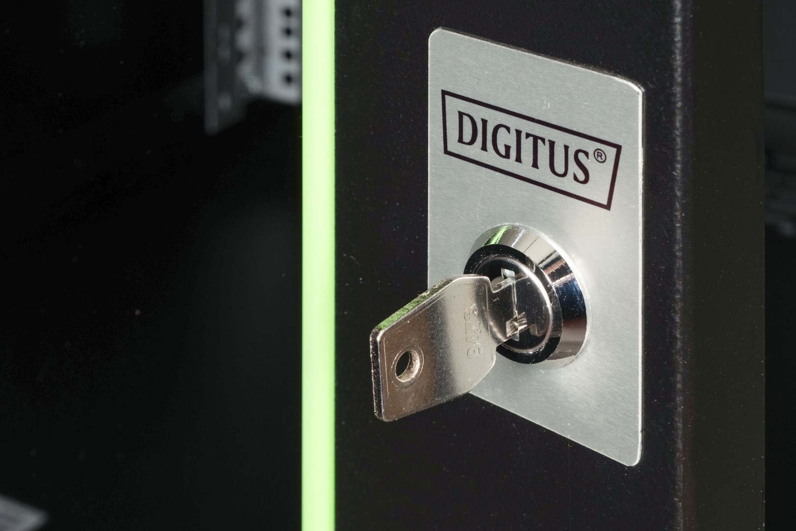 Digitus Szafa sieciowa wisząca Unique 19" 12U rack 600x600, drzwi szyba, czarny, niedzielona, złożona, 100kg - obrazek 4