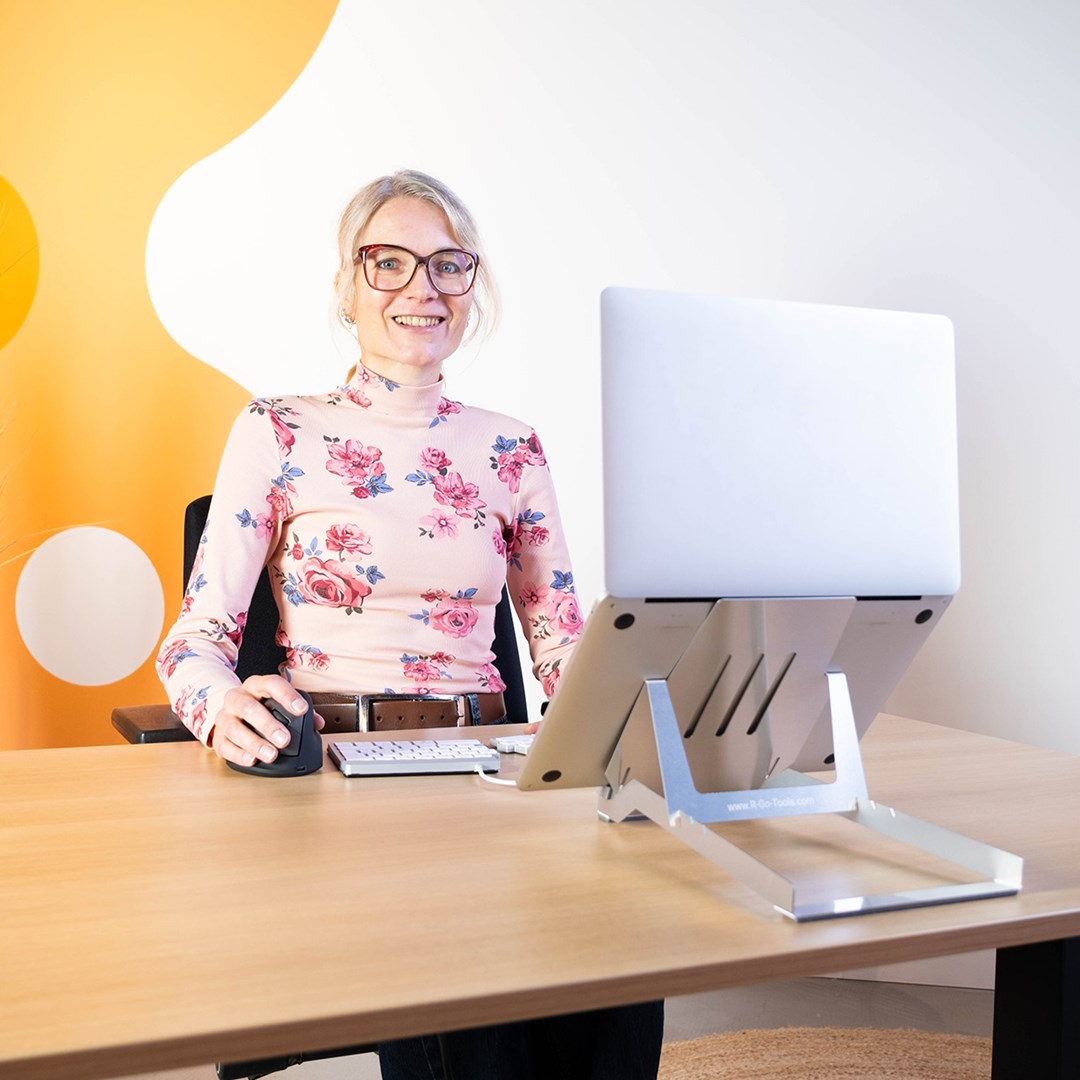 Podstawka pod laptopa R-Go Riser Basic - Notebook-Ständer - ergonomisch klappbar und verstellbar, AGR zertifiziert, leichtes Hylite Aluminium - 55.9 cm - 10" - 22" - Silber - obrazek 2