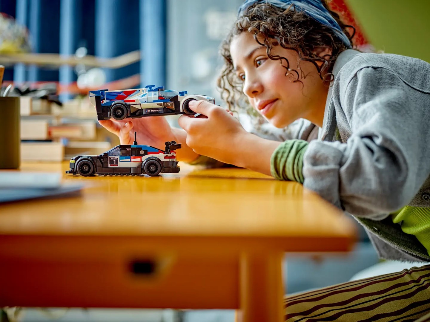 LEGO Speed Champions 76922 Samochody wyścigowe BMW M4 GT3 & BMW M Hybrid V8 - obrazek 3