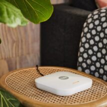 Yale Zestaw startowy inteligentnego alarmu 7 elementów – Centralka, Klawiatura, Pilot, 2x Czujnik ruchu, 2x Czujnik okno/drzwi