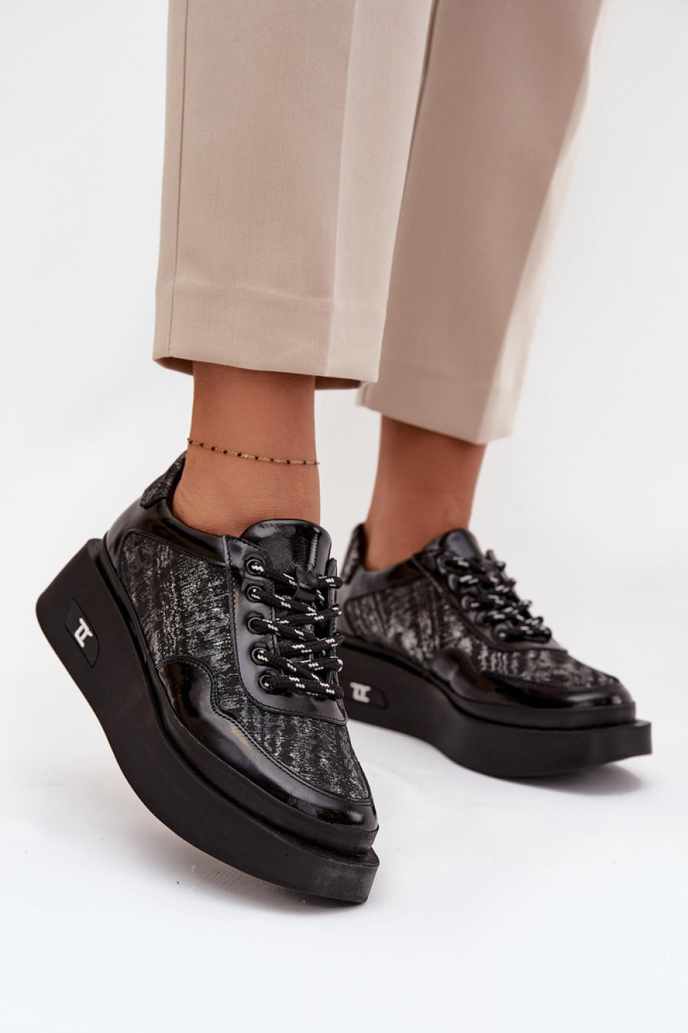 Półbuty Model Artiker 57C2043 Black/Silver - Step in style