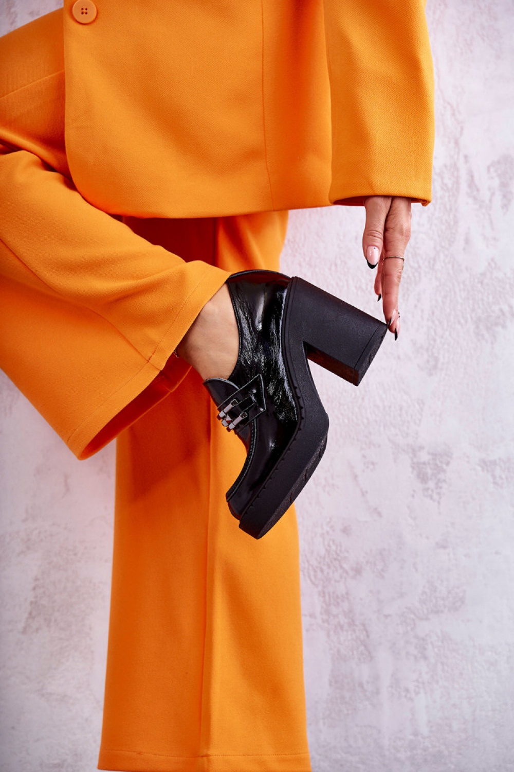 Półbuty Model Jaime 20116 Black Lakier - Step in style - obrazek 2