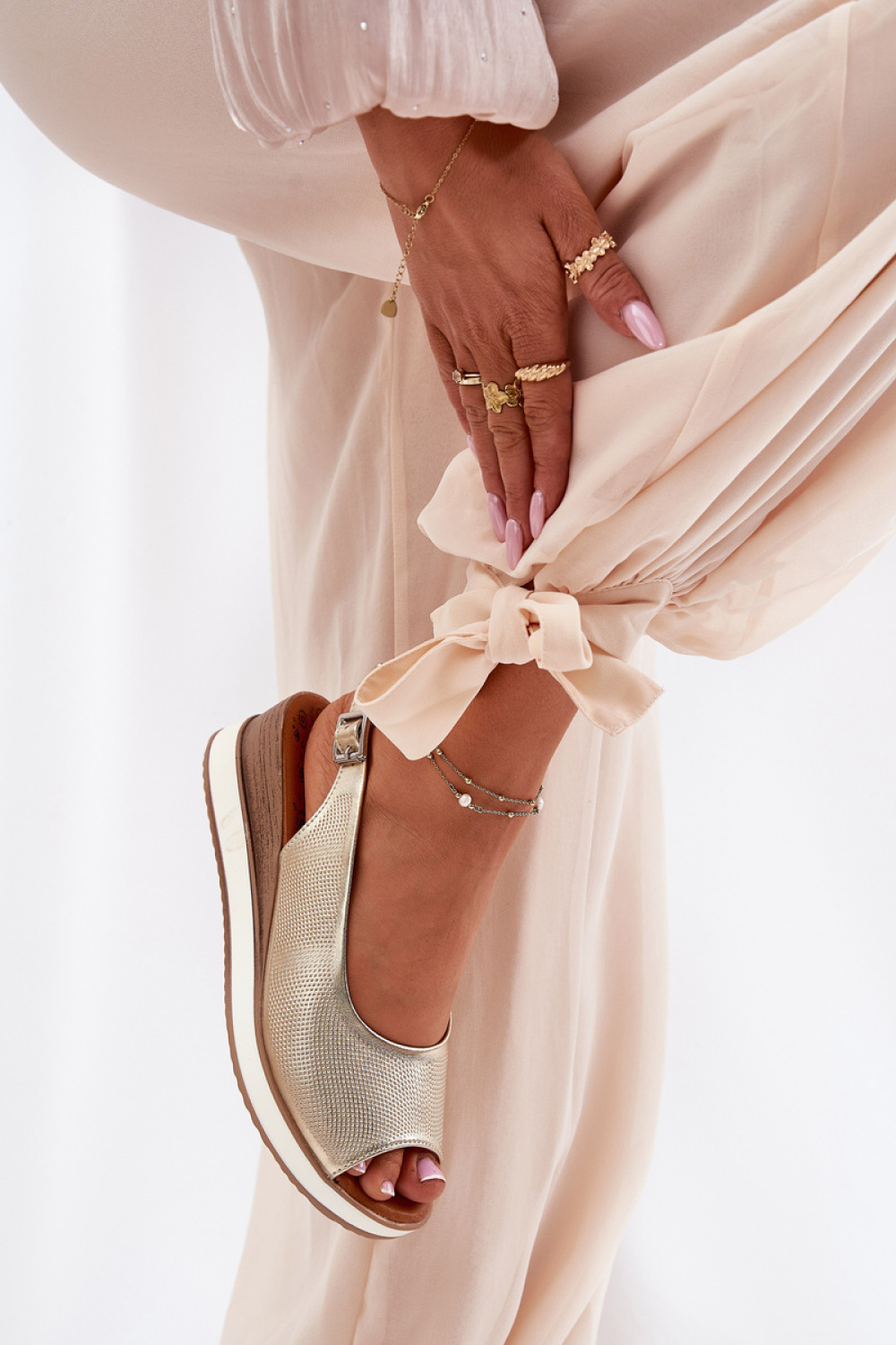 Sandały Model Artiker 56C2312 Gold - Step in style - obrazek 3