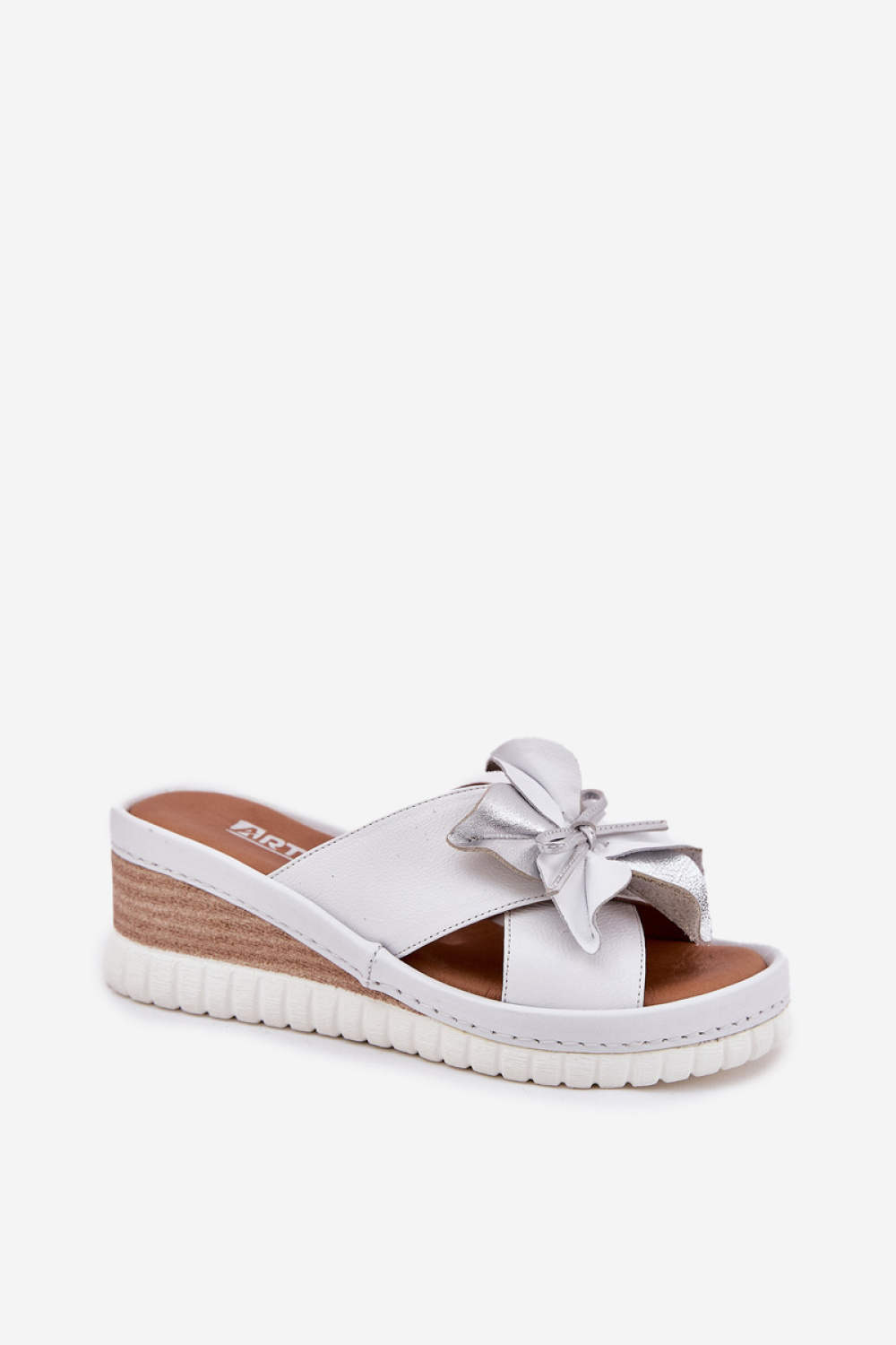 Sandał Klapki Model Artiker 54C0538 White/Silver - Step in style - obrazek 2