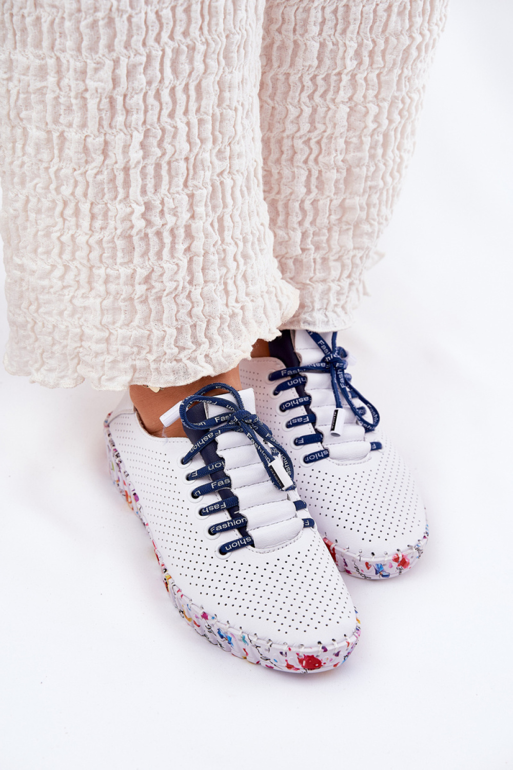 Półbuty Model Artiker 52C1713 White/Navy - Step in style - obrazek 3