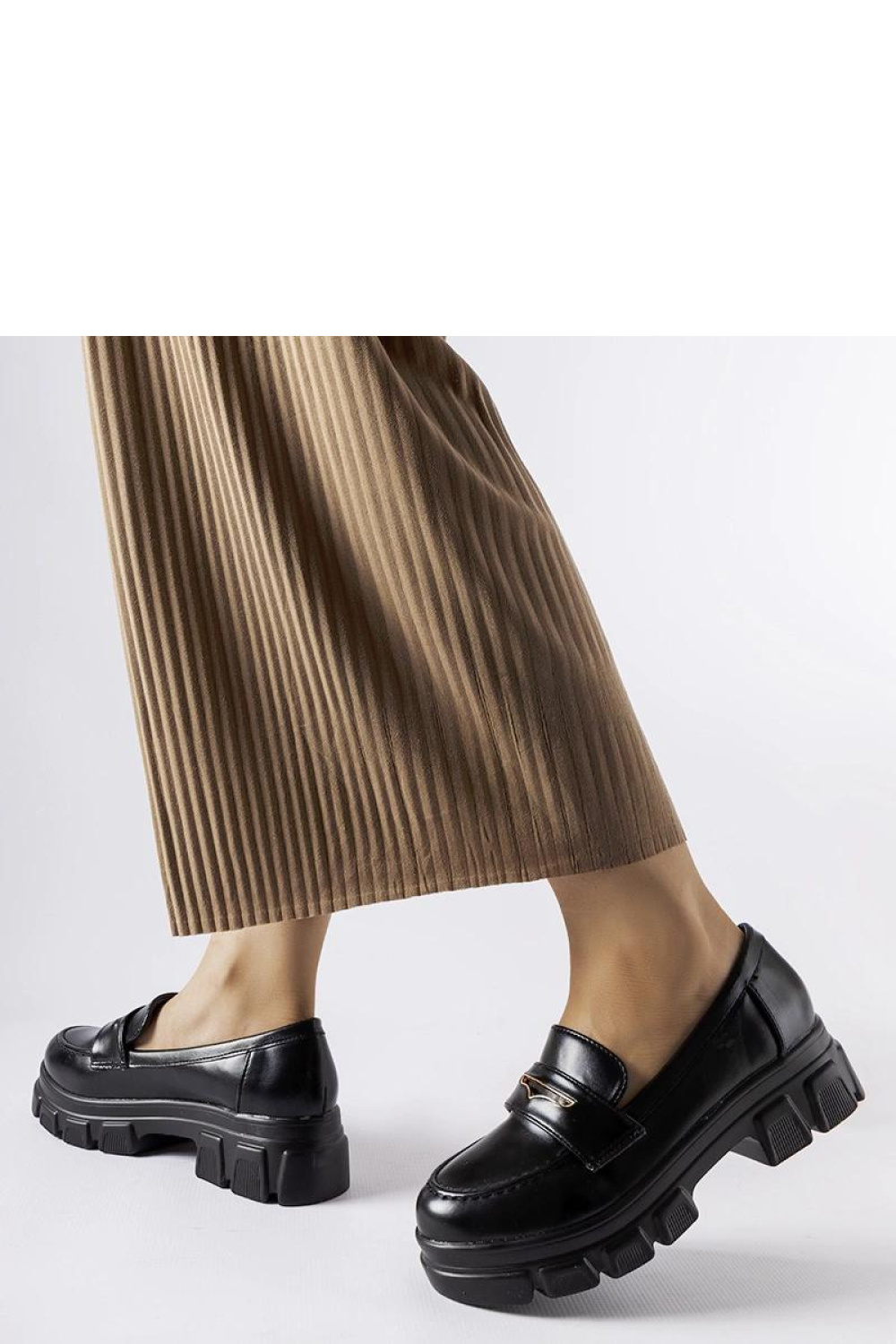 Czarne mokasyny z widocznym bieżnikiem Fuori - Solea - obrazek 3