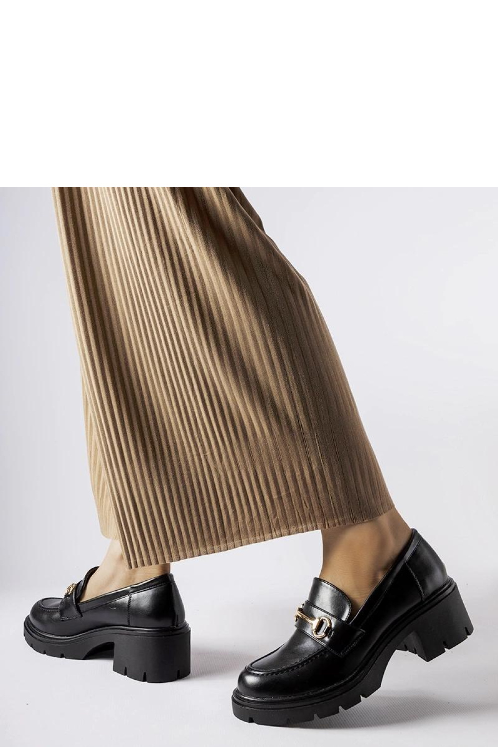 Czarne półbuty na obcasie Fabrizio - Solea - obrazek 2