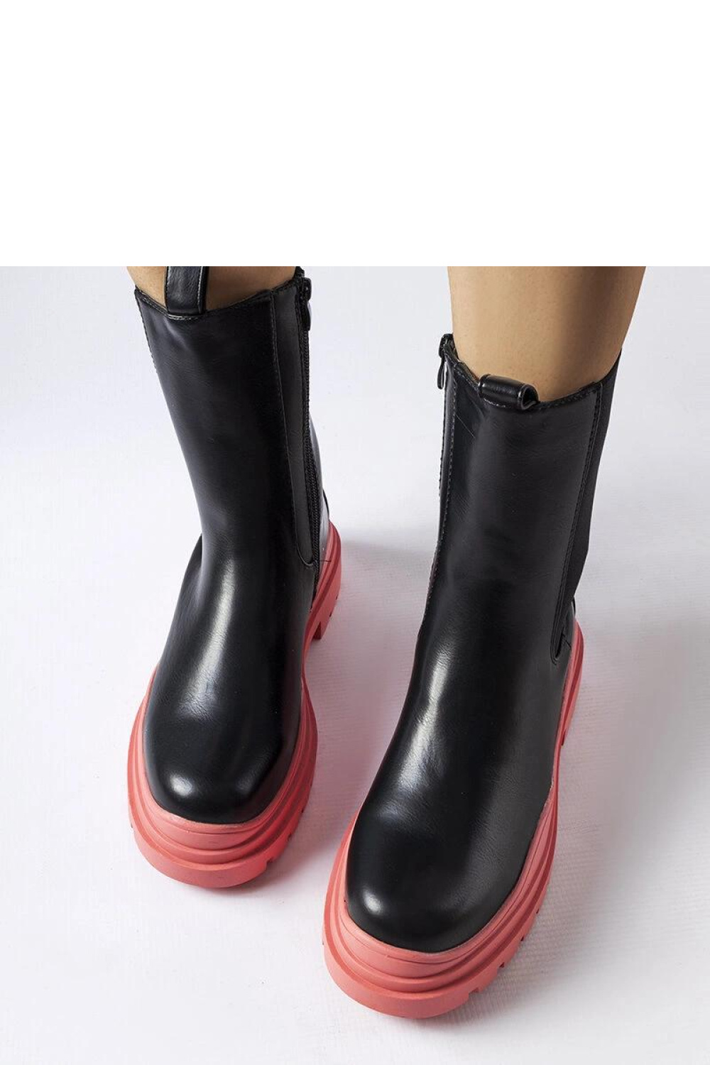 Czarne botki na kolorowej podeszwie Delebio - Solea - obrazek 3