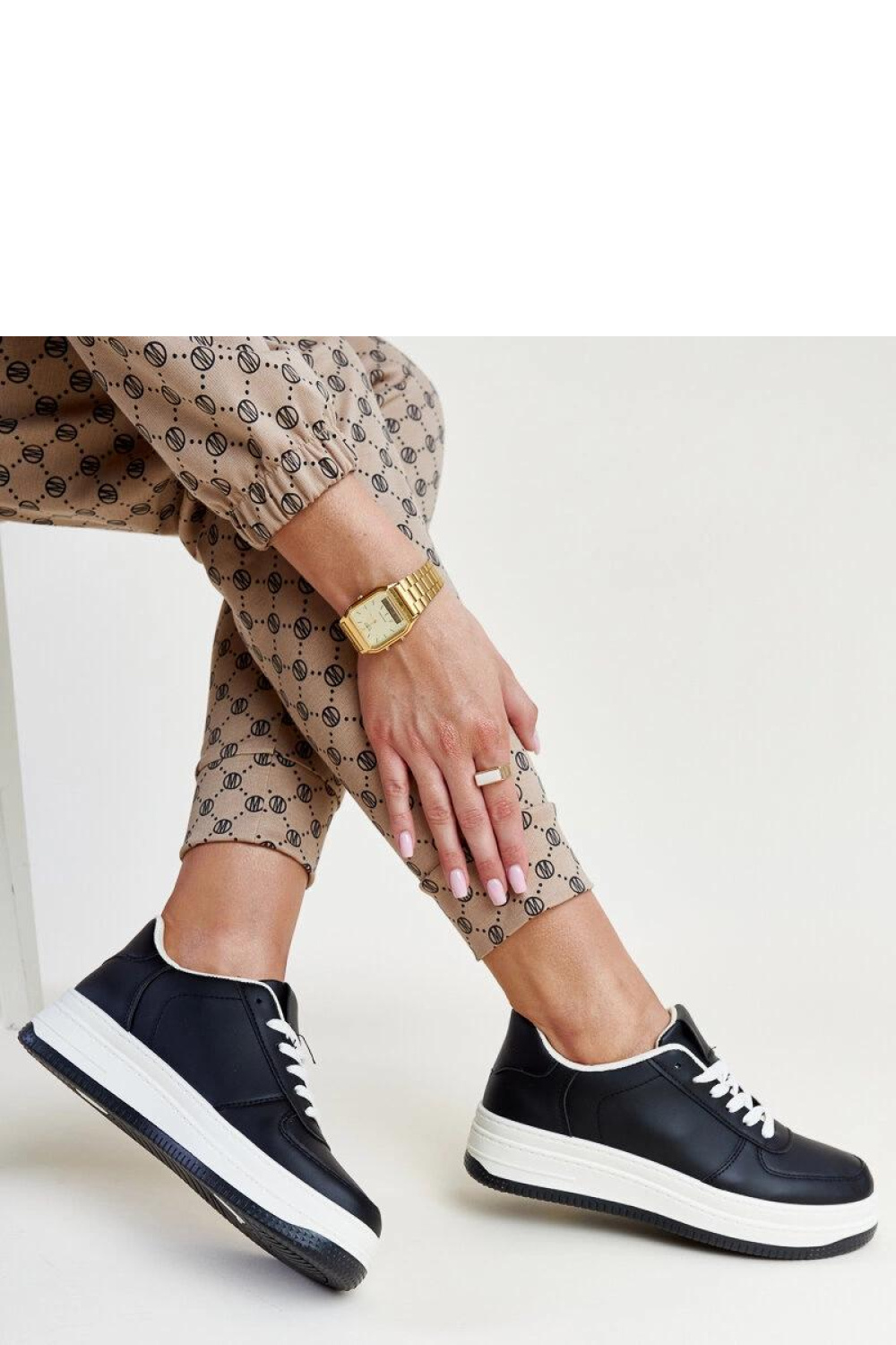 Czarne sneakersy na platformie Cvita - Solea - obrazek 2